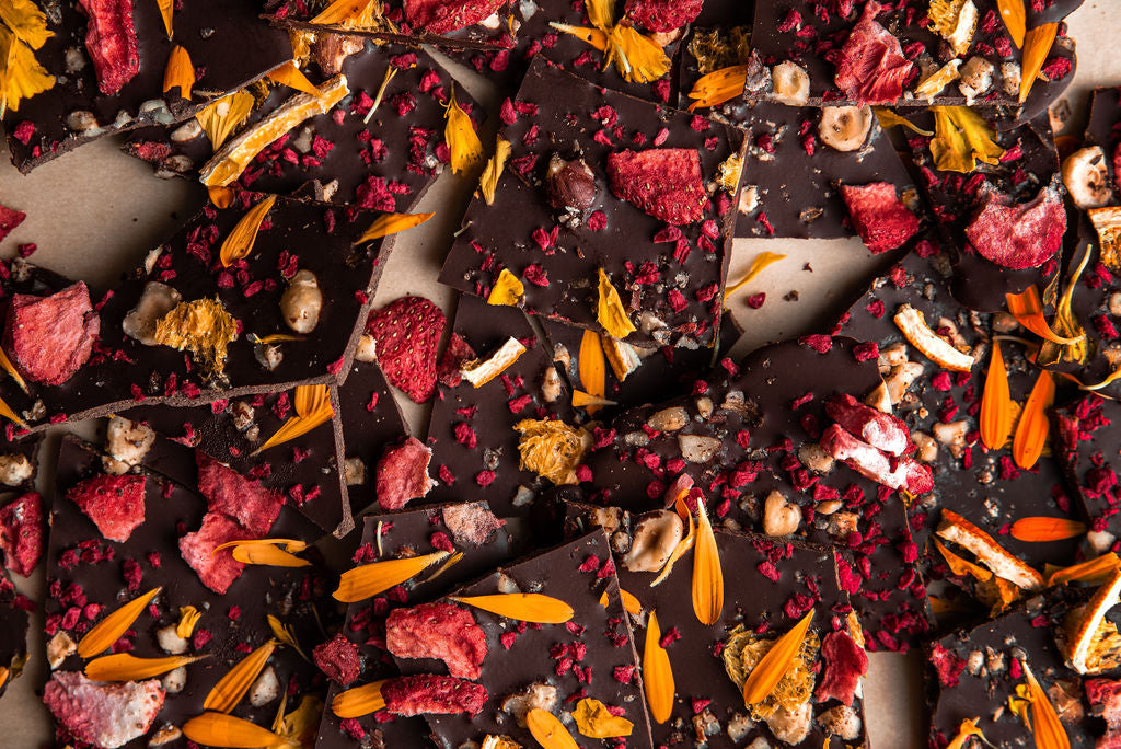 Mamamuti Chocolate Bark with Strawberry